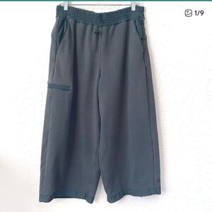 Athleta Triumph Hybrid Wide Leg Crop Pants Womens Large‎ pockets Olive Green